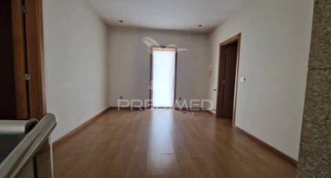 Moradia v3 com sauna e jacuzzi — louredo, paredes