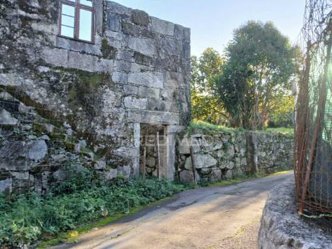 ? ruína para reconstruir na póvoa de lanhoso