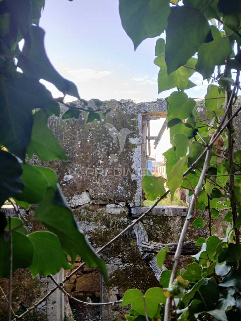 ? ruína para reconstruir na póvoa de lanhoso