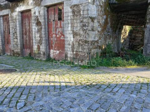 ? ruína para reconstruir na póvoa de lanhoso