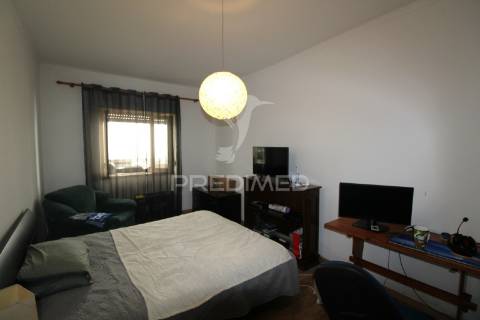 T1 adaptado a t2 com quintal em alcochete