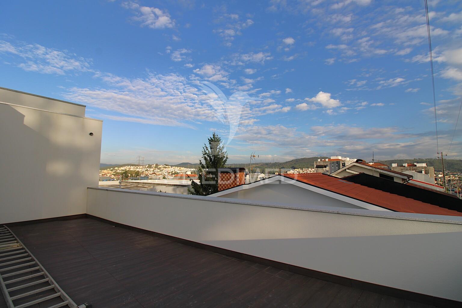 Andar moradia t3 duplex novo com box e terraço em alfena