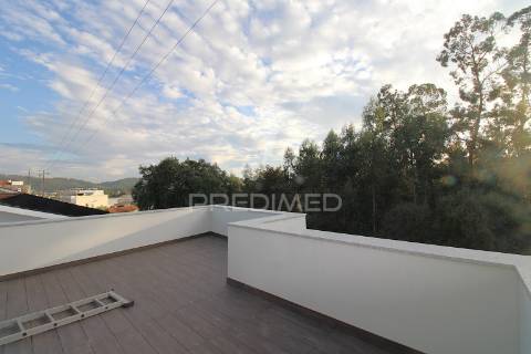 Andar moradia t3 duplex novo com box e terraço em alfena