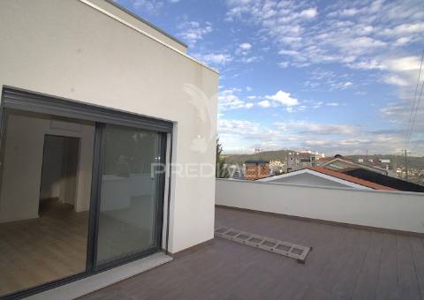 Andar moradia t3 duplex novo com box e terraço em alfena