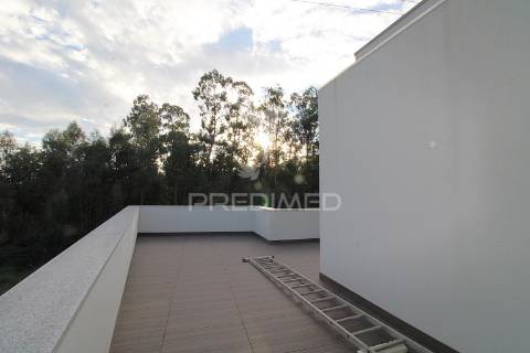 Andar moradia t3 duplex novo com box e terraço em alfena