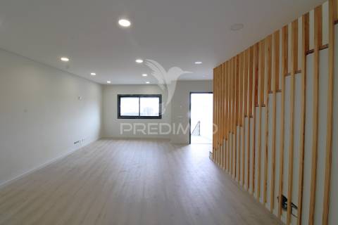 Andar moradia t3 duplex novo com box e terraço em alfena