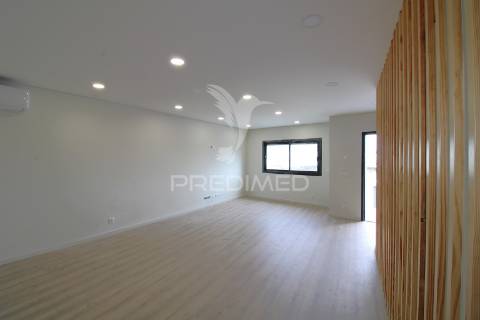 Andar moradia t3 duplex novo com box e terraço em alfena