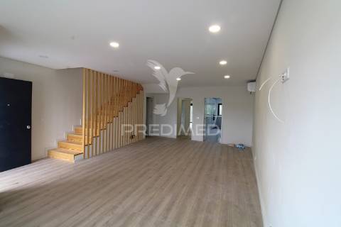 Andar moradia t3 duplex novo com box e terraço em alfena