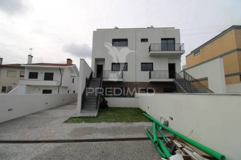 Andar moradia t3 duplex novo com box e terraço em alfena