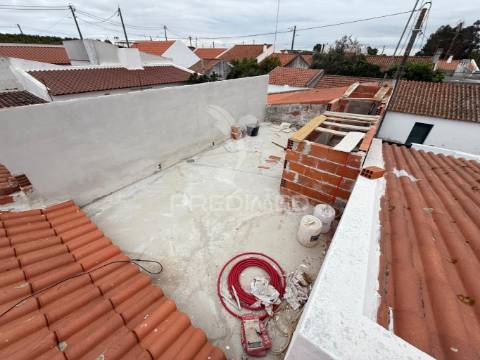 Simpática moradia em fase final de construção