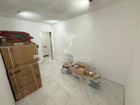 Simpática moradia em fase final de construção