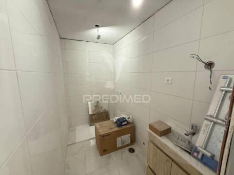 Simpática moradia em fase final de construção