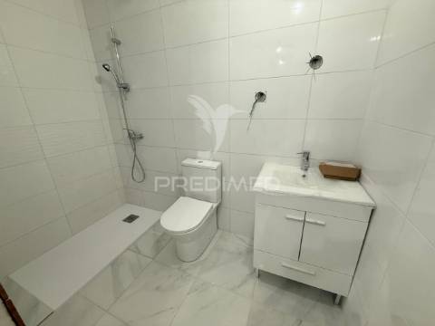 Simpática moradia em fase final de construção