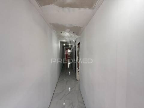 Simpática moradia em fase final de construção