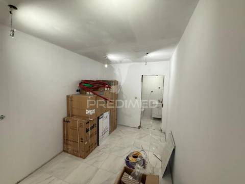 Simpática moradia em fase final de construção