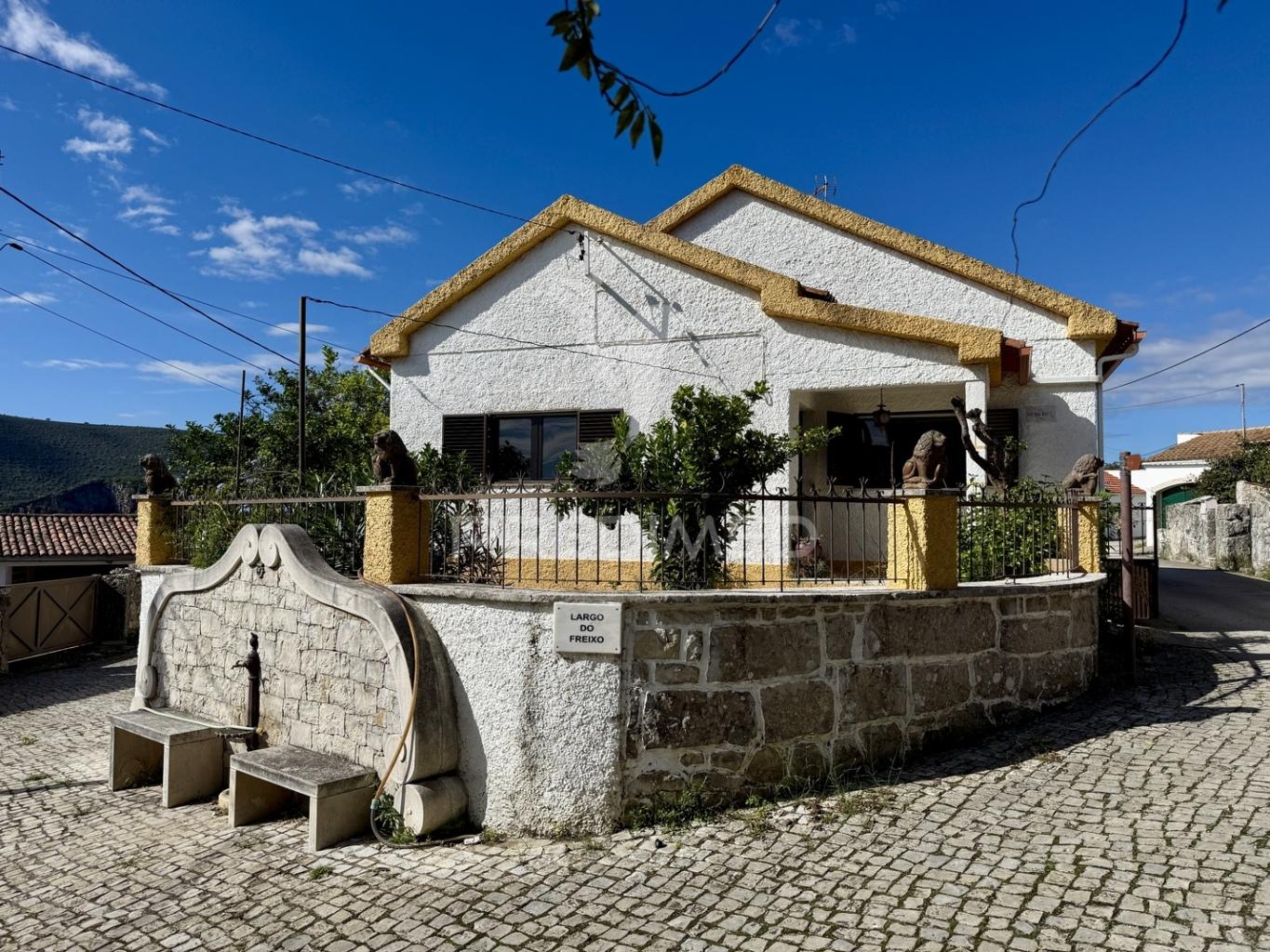 Moradia t2 em alcaria - porto de mós