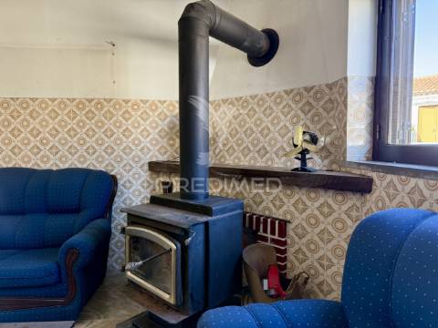 Moradia t2 em alcaria - porto de mós