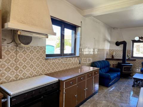 Moradia t2 em alcaria - porto de mós