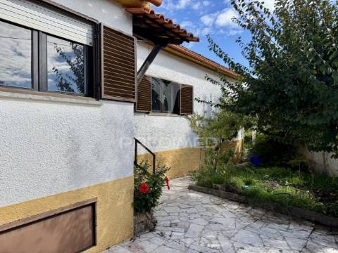 Moradia t2 em alcaria - porto de mós