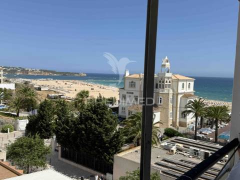 T2 primeira linha com garagem na praia da rocha