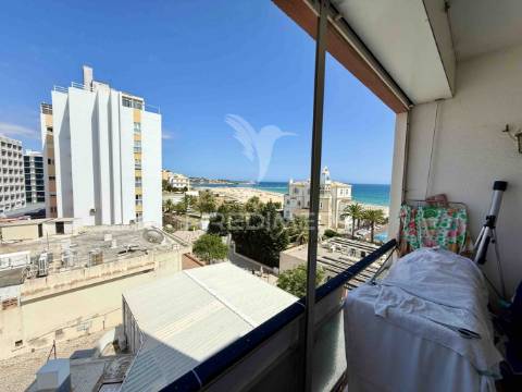 T2 primeira linha com garagem na praia da rocha