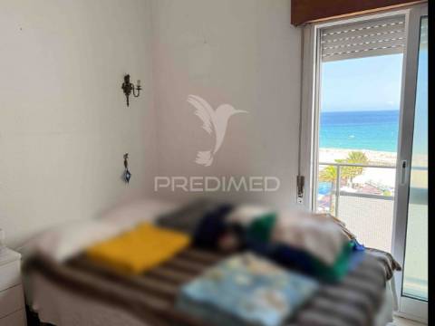 T2 primeira linha com garagem na praia da rocha