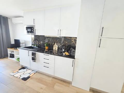 Estúdio remodelado, piscina, a 200 metros da praia da rocha