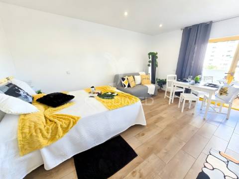 Estúdio remodelado, piscina, a 200 metros da praia da rocha