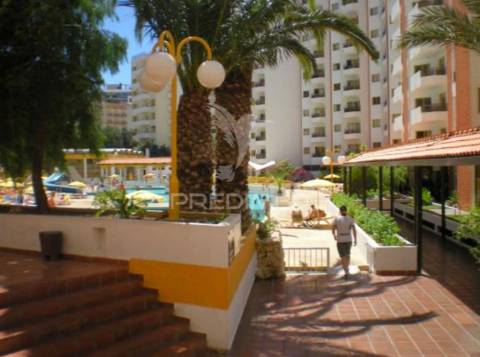 Estúdio remodelado, piscina, a 200 metros da praia da rocha