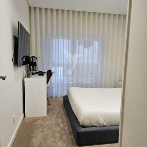 T3 remodelado e mobilado - 1º linha do mar