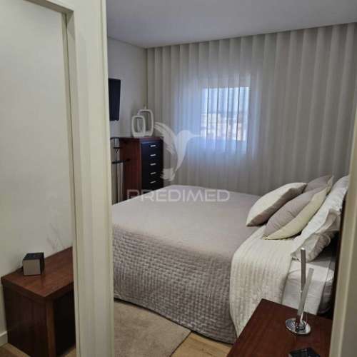 T3 remodelado e mobilado - 1º linha do mar