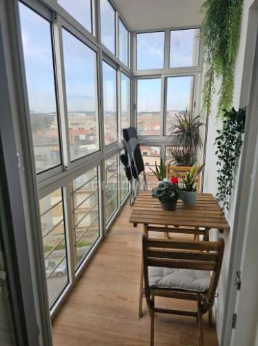 T3 remodelado e mobilado - 1º linha do mar