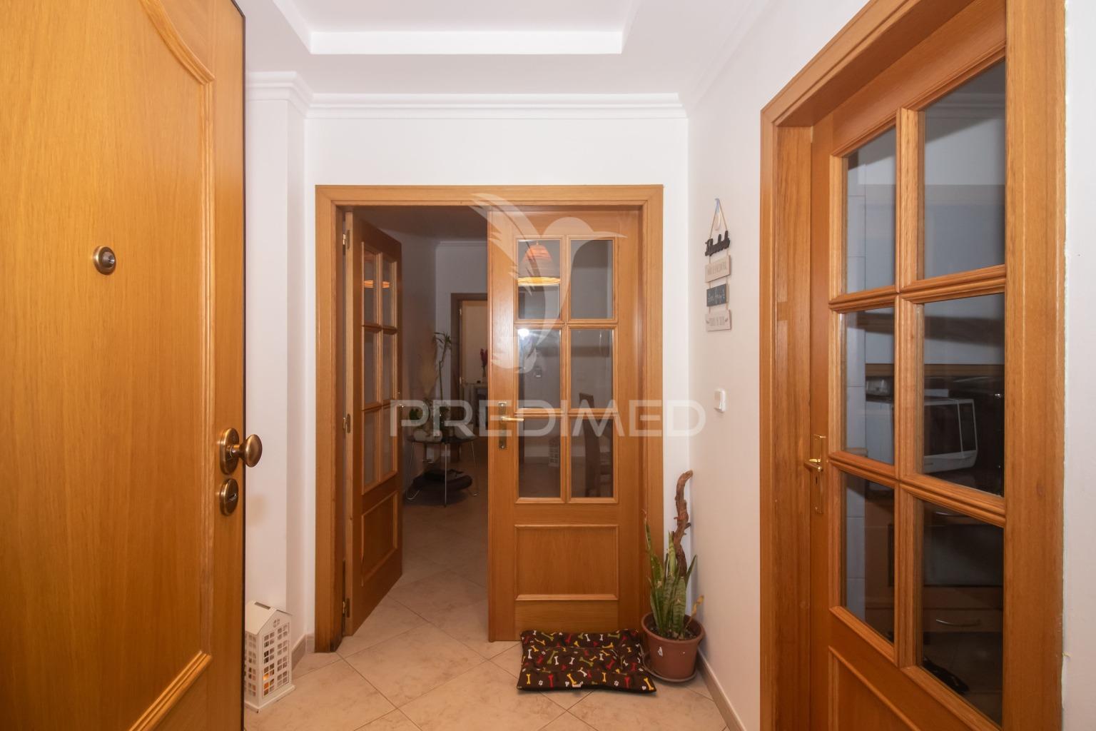 Apartamento t3 no carregado em condomínio fechado