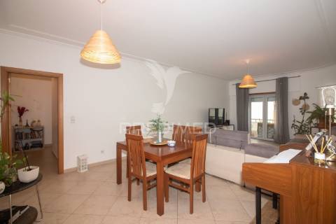 Apartamento t3 no carregado em condomínio fechado