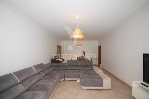 Apartamento t3 no carregado em condomínio fechado