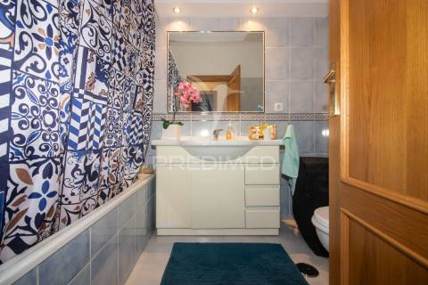 Apartamento t3 no carregado em condomínio fechado