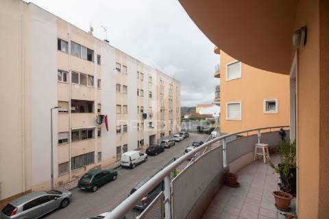 Apartamento t3 no carregado em condomínio fechado