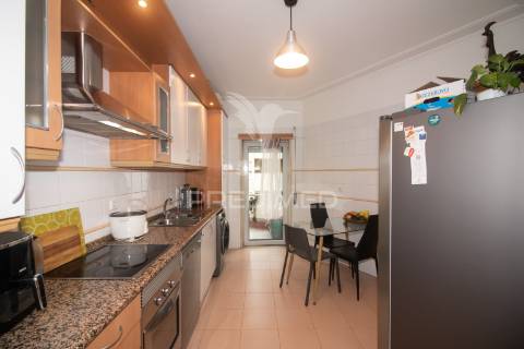 Apartamento t3 no carregado em condomínio fechado