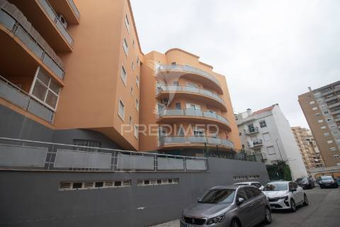 Apartamento t3 no carregado em condomínio fechado