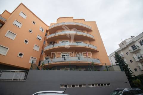 Apartamento t3 no carregado em condomínio fechado