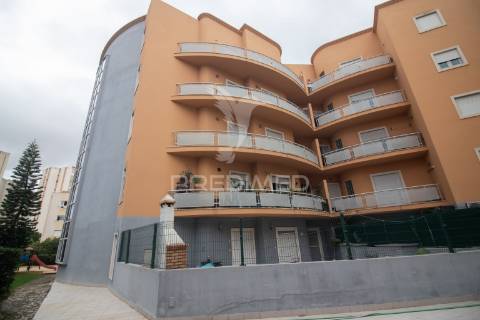 Apartamento t3 no carregado em condomínio fechado