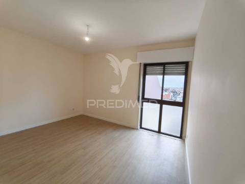 Apartamento t2 c/melhoramentos