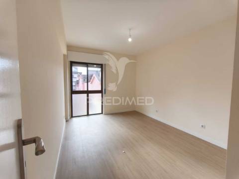 Apartamento t2 c/melhoramentos