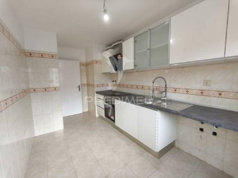 Apartamento t2 c/melhoramentos