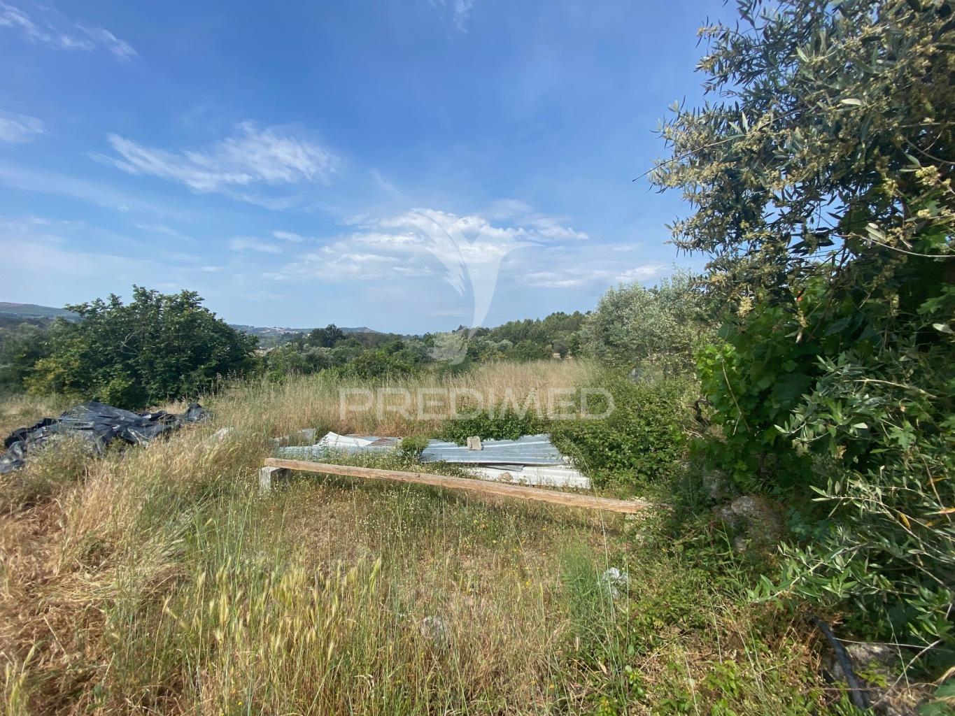 Vende terreno para construção de moradia isolada