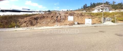 Moradia v4, em construção com piscina, constância.