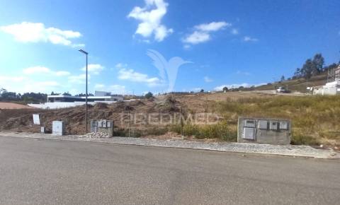 Moradia v4, em construção com piscina, constância.