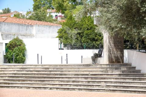 Moradia v4, em construção com piscina, constância.