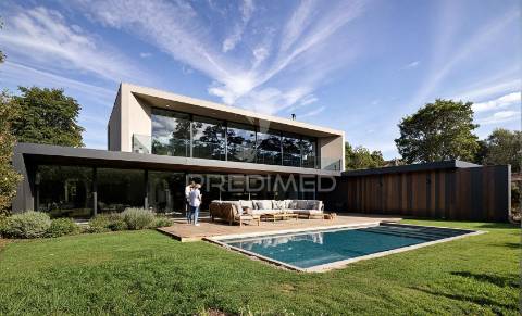 Moradia v4, em construção com piscina, constância.