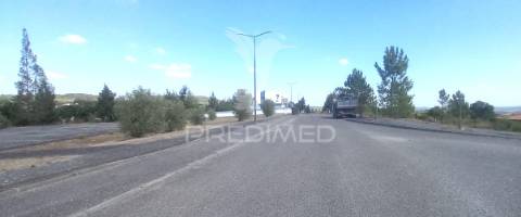 Moradia v4, em construção com piscina, constância.